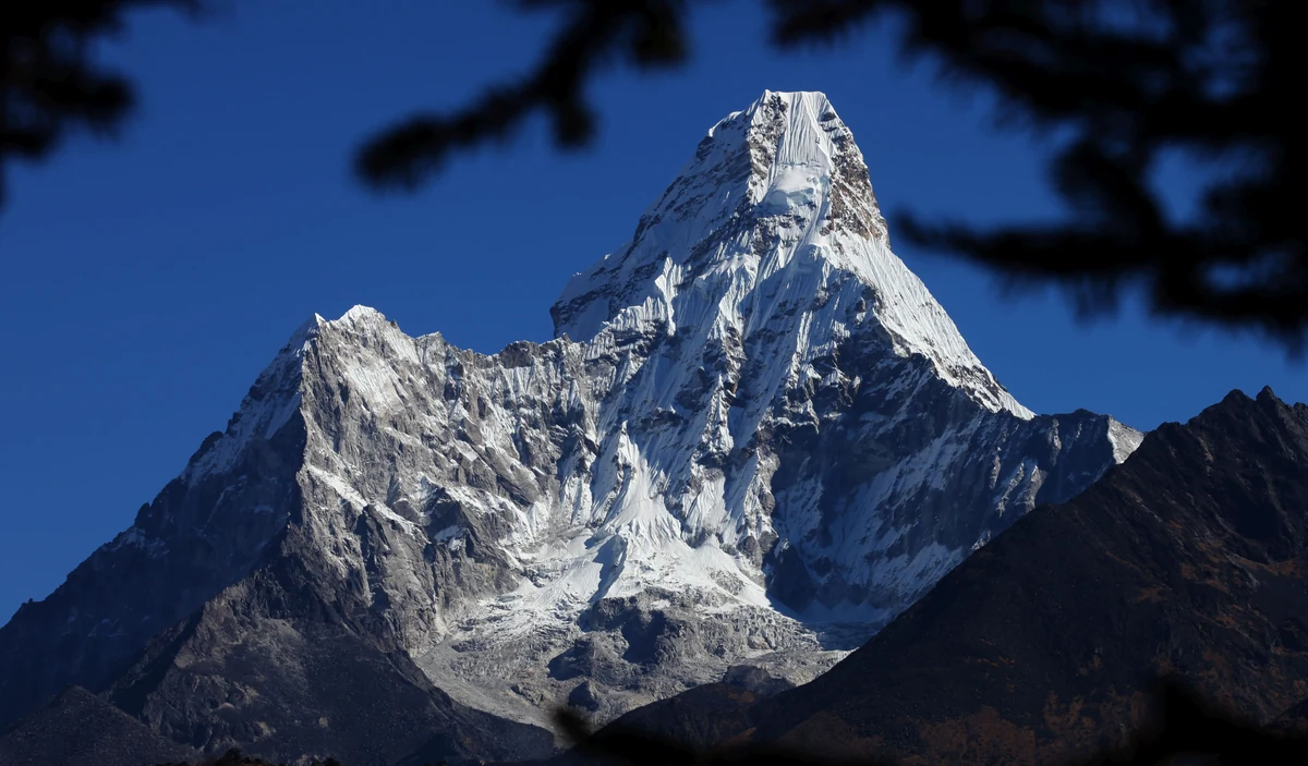 नेपाल: हिमलुंग पर्वत पर हिमस्खलन, बेस कैंप से दो पर्वतारोहियों के शव बरामद
