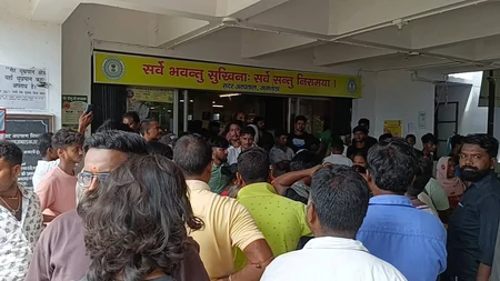 जामताड़ा: प्रसूता-नवजात की मौत पर बवाल, अस्पताल में तोड़फोड़ के बाद डॉक्टर अनिश्चितकालीन हड़ताल पर