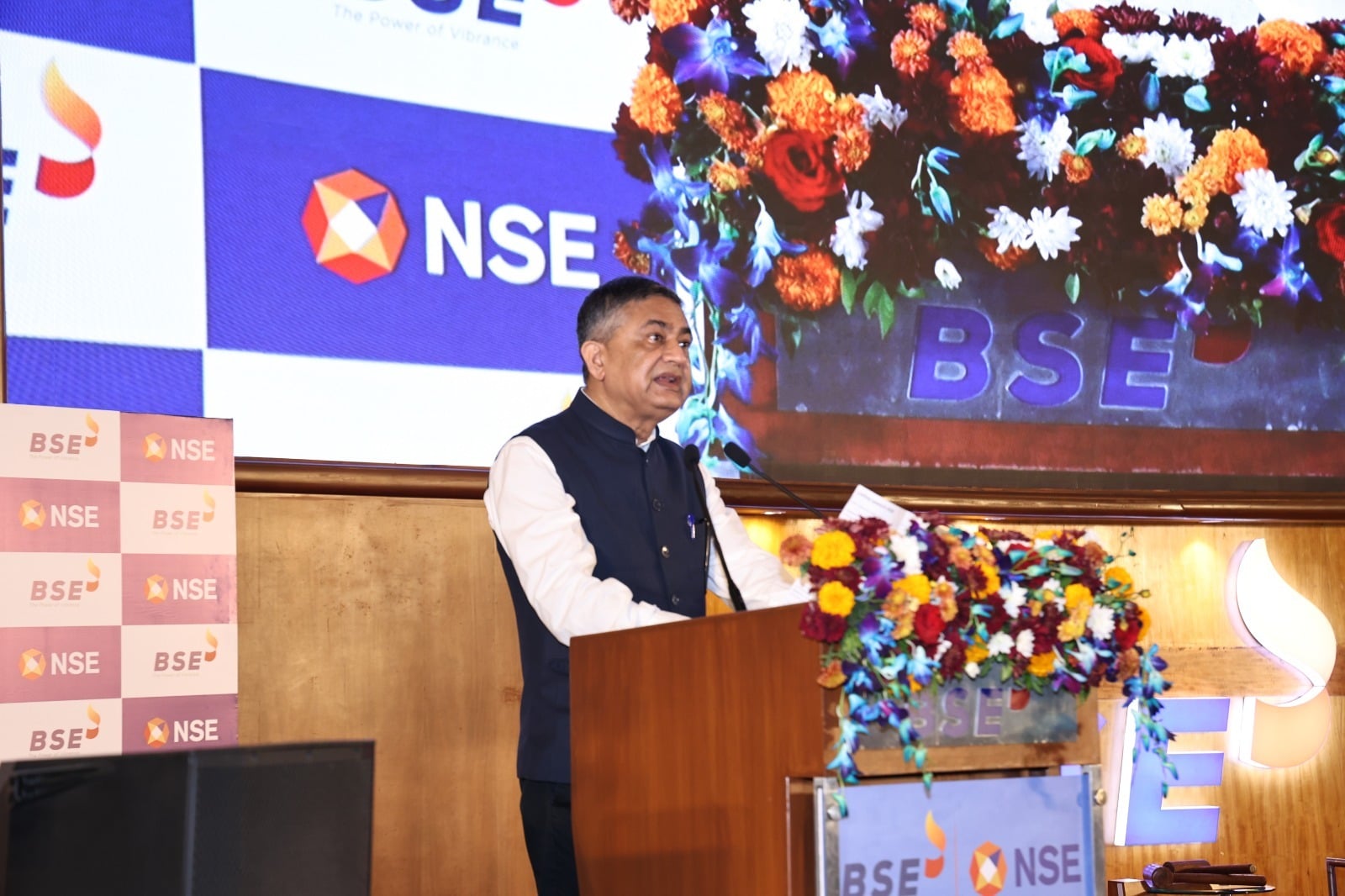 NSE की चेतावनी: AI से बढ़ रहे साइबर हमले, एक ब्रोकर की चूक पूरे बाज़ार के लिए खतरा
