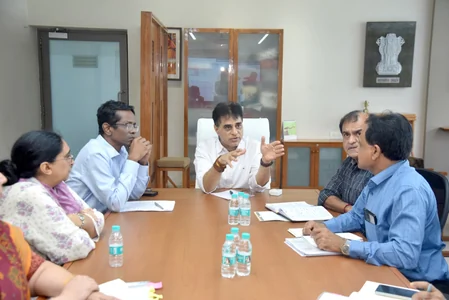 गुजरात: मानसून में बीमारियों से लड़ने की बड़ी तैयारी, 94 लाख मलेरिया जांच और घर-घर सर्वे