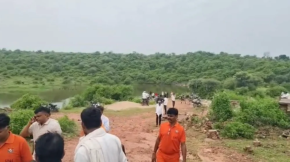 राजस्थान: सेल्फी लेते हुए तालाब में गिरा भाई, उसे बचाने कूदीं तीन बहनें भी डूबीं, चार की मौत