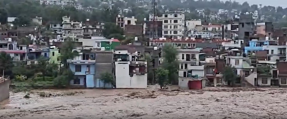 जम्मू-कश्मीर: पुंछ-राजौरी में बाढ़ और भूस्खलन का ख़तरा बढ़ा, किशनगंगा नदी के लिए अलर्ट जारी