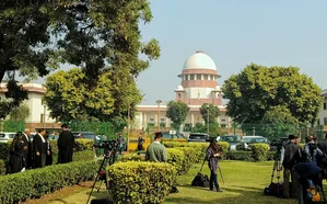 चुनाव आयोग में 'सामूहिक निर्णय' की मांग, मुख्य चुनाव आयुक्त के अधिकारों पर सुप्रीम कोर्ट में याचिका