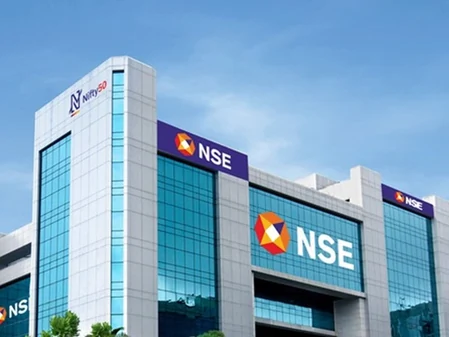 NSE का 30,000 करोड़ का IPO: एक दशक के इंतज़ार और नई चुनौतियों के बीच लिस्टिंग की तैयारी
