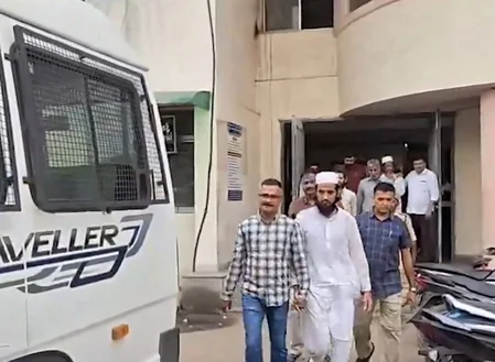 गुजरात ATS का बड़ा खुलासा: 8 संदिग्ध आतंकियों ने J&K में ली थी AK-47 की ट्रेनिंग, जहरीली गैस बनाने की भी थी तैयारी