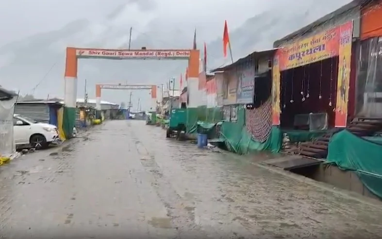 अमरनाथ यात्रा: खराब मौसम के कारण चौथे दिन भी रुका सफ़र, जम्मू-कश्मीर में कई तीर्थयात्राएँ स्थगित