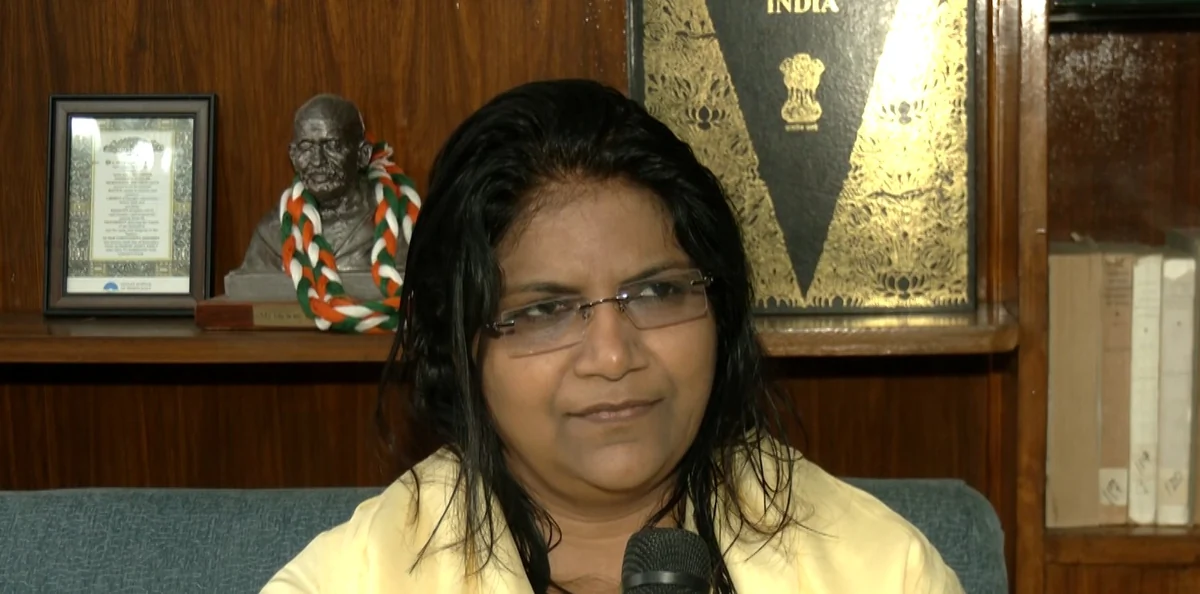 केरल: लोकभवन में सिर्फ शाकाहारी रसोई के आदेश पर कांग्रेस का विरोध, 'संघ का एजेंडा थोपने' का आरोप