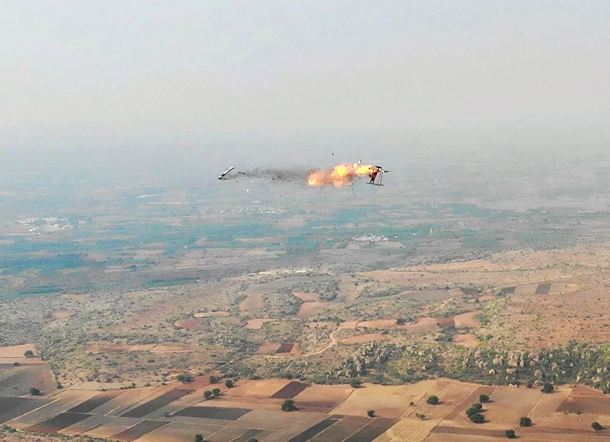 खाड़ी में तनाव: UAE ने ईरानी ड्रोन पर कार्रवाई की, ईरान का अमेरिकी ठिकाने पर हमले का दावा