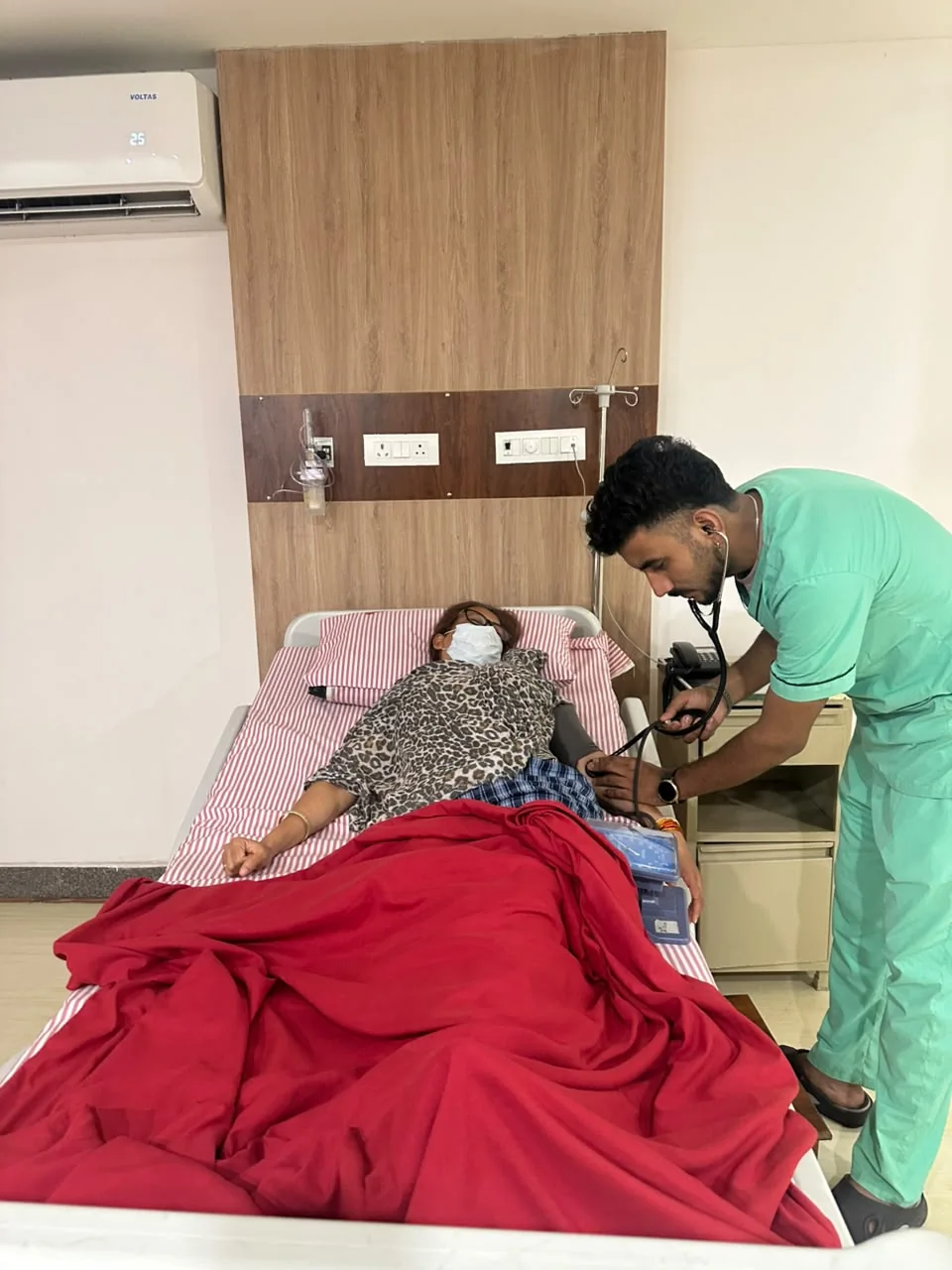 उत्तराखंड: पति पर हत्या की साज़िश का आरोप लगाने वाली मंत्री रेखा आर्या की तबीयत बिगड़ी, अस्पताल में भर्तीं