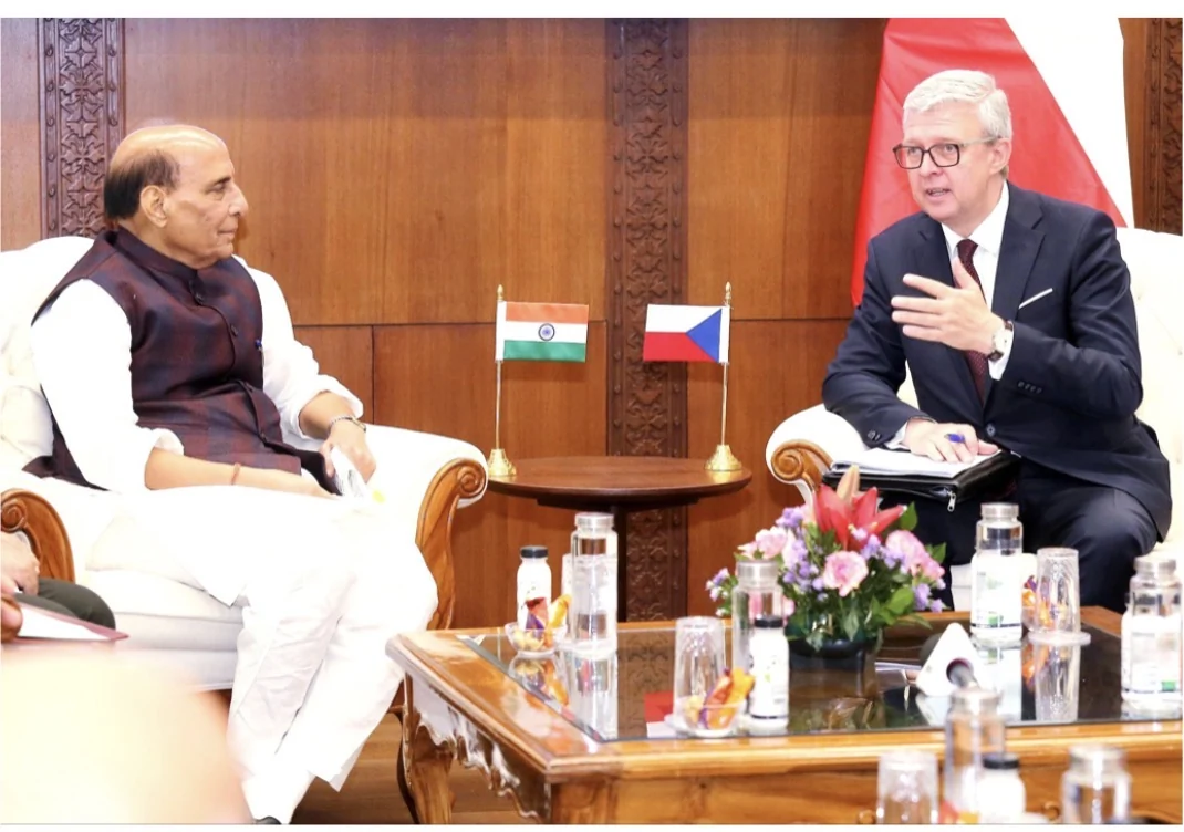 भारत और चेक गणराज्य ने रक्षा उत्पादन में सहयोग बढ़ाने पर सहमति जताई, 'आत्मनिर्भर भारत' पर रहा ज़ोर