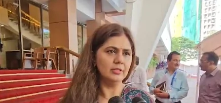 मुंबई में बारिश-तूफान से गिरे हजारों पेड़, मंत्री पंकजा मुंडे बोलीं- सरकार दे रही है मुआवजा