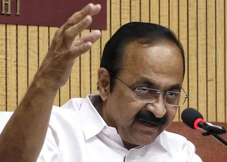 वरिष्ठ पत्रकार राजगोपाल के पासपोर्ट मामले में केरल CM सतीशन ने पश्चिम बंगाल के CM को लिखा पत्र