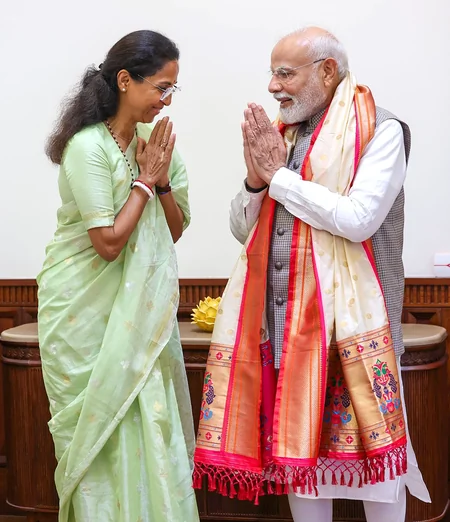 पीएम मोदी से मिले शरद पवार गुट के सांसद, राजनीतिक गलियारों में चर्चाएं तेज