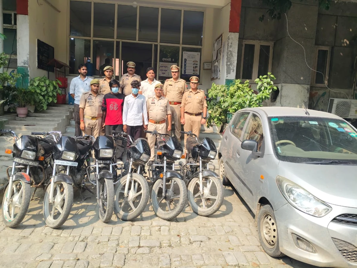 नोएडा: दिल्ली-NCR में बाइक चुराने वाले गिरोह का पर्दाफाश, 6 मोटरसाइकिलें और अवैध हथियार बरामद