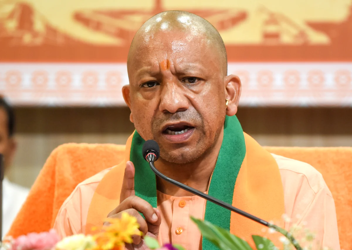 बाढ़ पीड़ितों को राहत, मथुरा को विकास की सौगात: सीएम योगी का फर्रुखाबाद और मथुरा दौरा