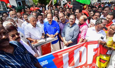 केरल: विधानसभा चुनाव में भारी शिकस्त के बाद LDF में मंथन, विजयन के नेतृत्व पर उठ सकते हैं सवाल