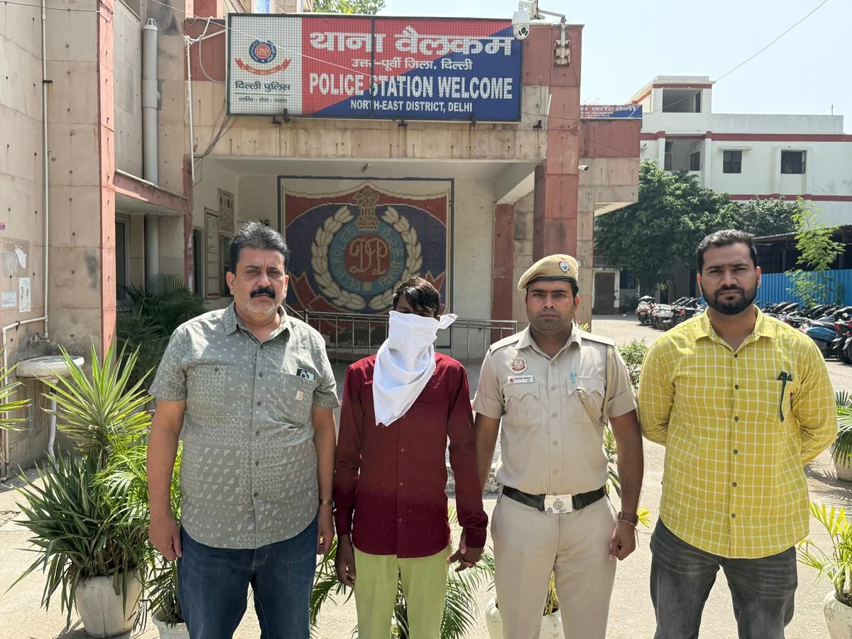 बिहार: बैंक की आधार मशीन से साइबर कैफे में बन रहे थे जाली दस्तावेज़, बांग्लादेशी पासपोर्ट भी मिला