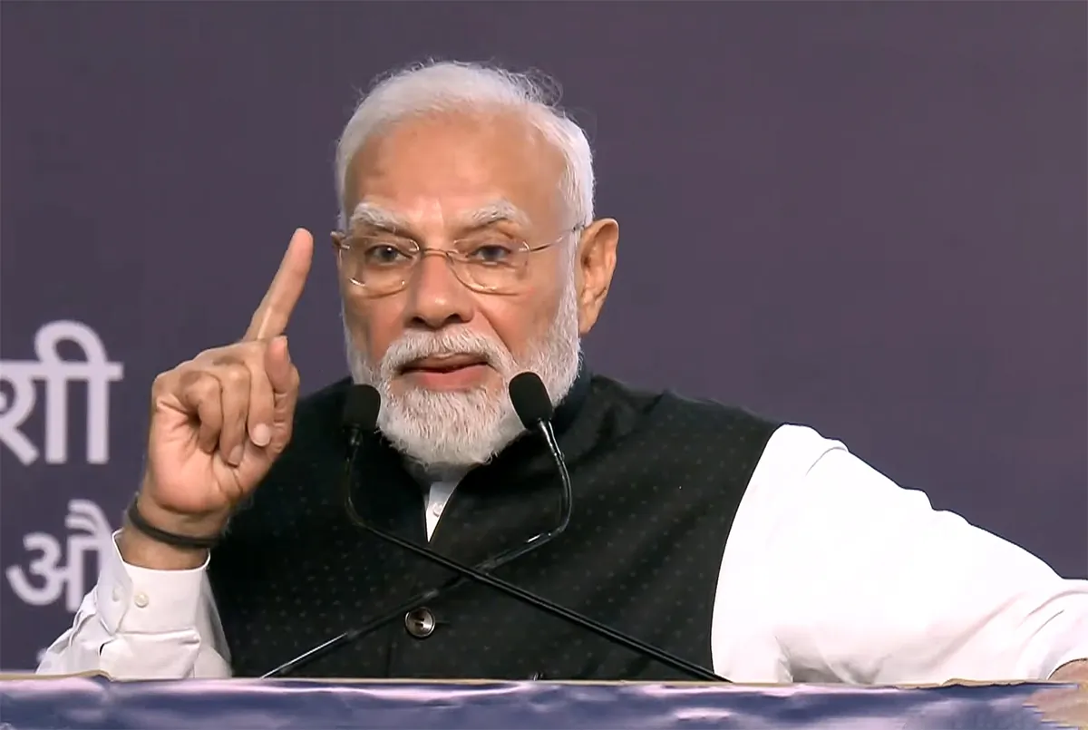 पीएम मोदी का विपक्ष पर तंज: 'दिमागी नक्सल' वाली गोली दी तो सब बाहर आ गए