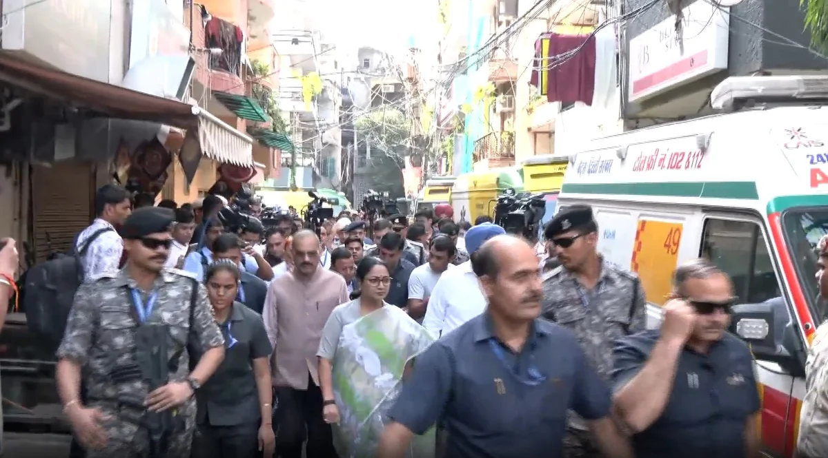 सत्य निकेतन इमारत हादसा: सरकार ने कहा- जवाबदेही तय होगी, बचाव अभियान जारी