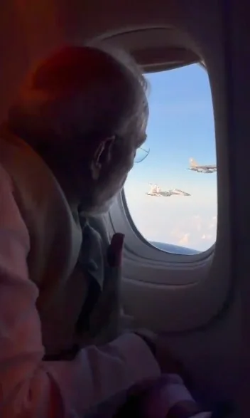 इंडोनेशिया के दौरे पर प्रधानमंत्री मोदी, राष्ट्रपति सुबियांतो ने एयरपोर्ट पर किया स्वागत