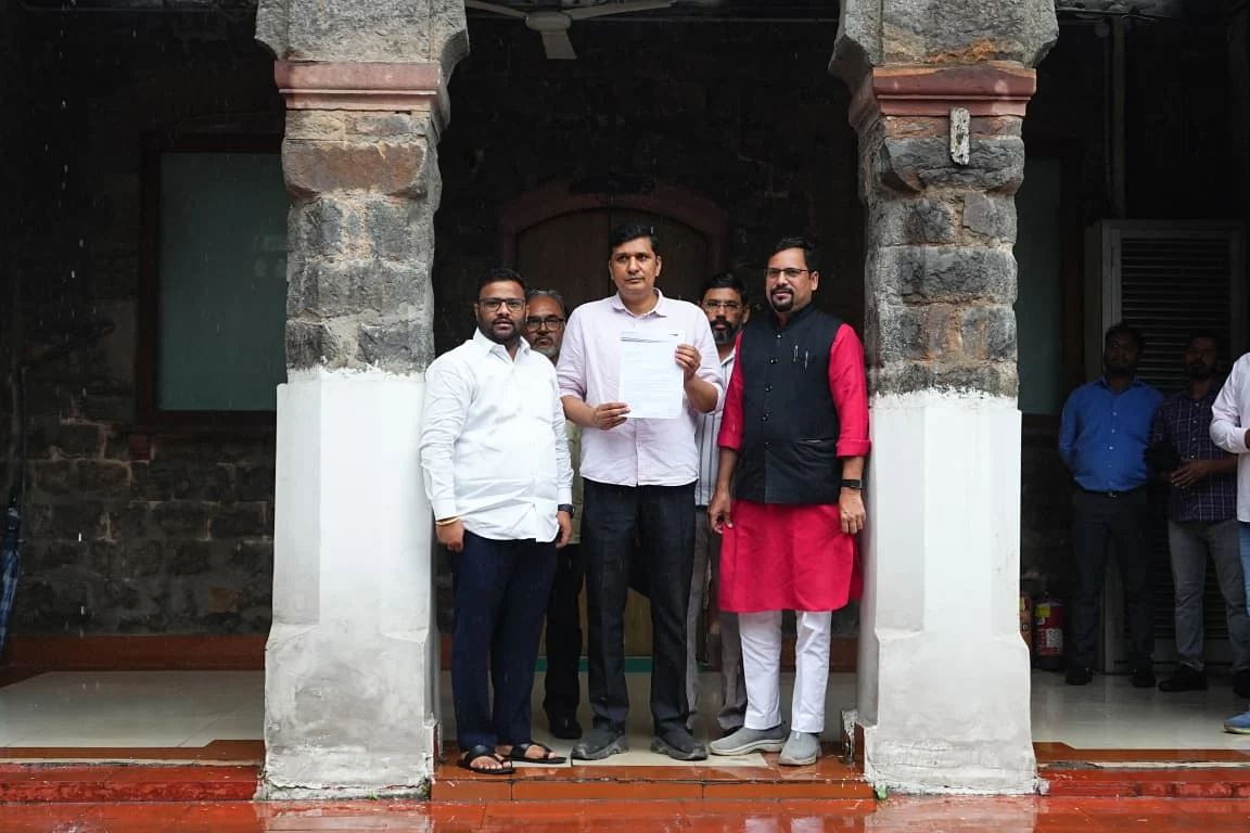 दिल्ली मतदाता सूची: 'आप' ने चुनाव आयोग के सामने वास्तविक वोटरों के नाम कटने की आशंका जताई