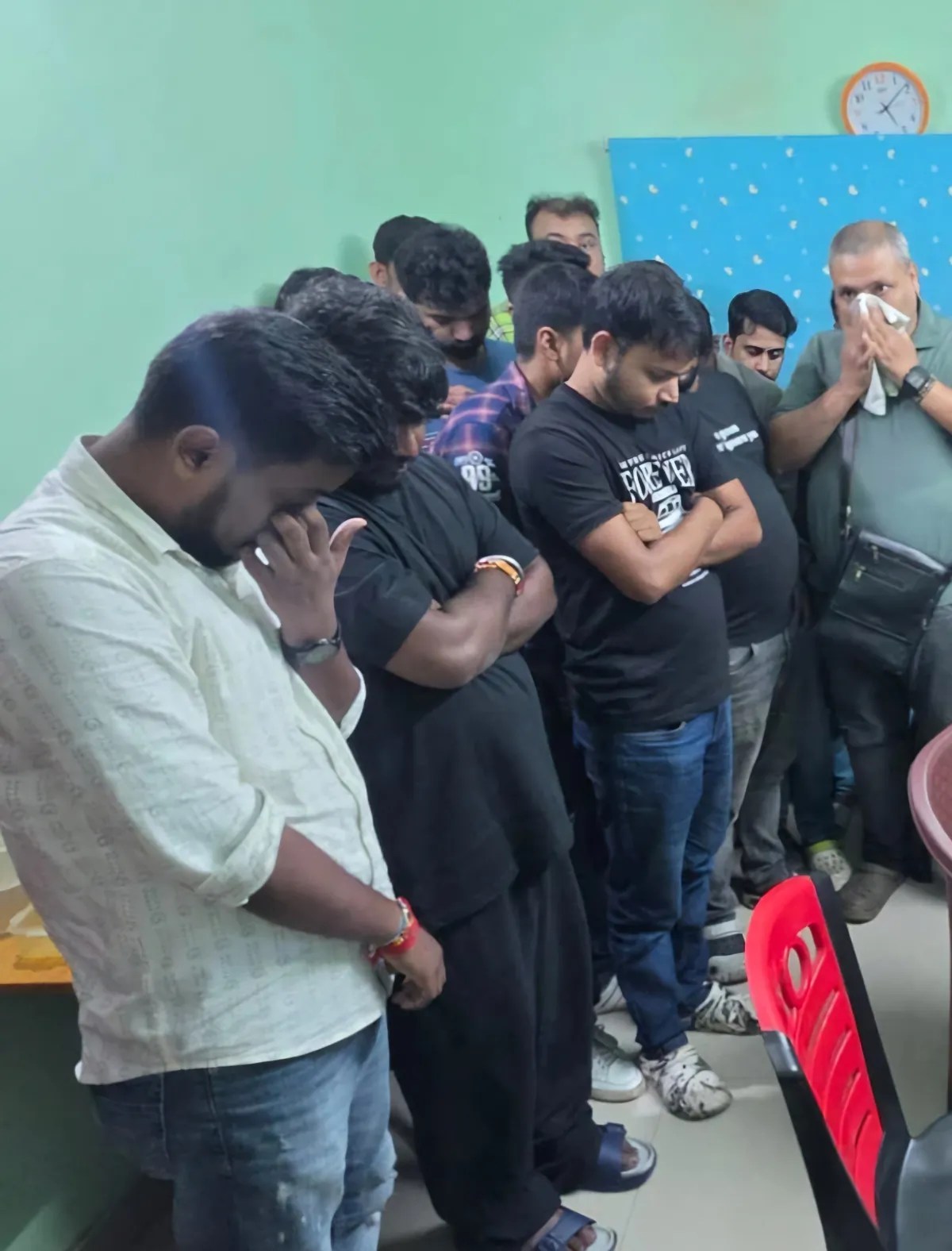 कोलकाता में फर्जी कॉल सेंटर का पर्दाफाश, 5G टावर और सस्ते लोन का झांसा देकर करते थे ठगी, 67 गिरफ्तार