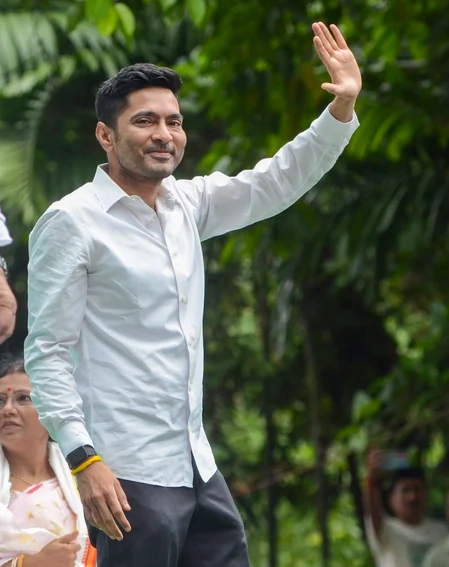 अभिषेक बनर्जी ने बैंक खाता फ्रीज होने पर खटखटाया कलकत्ता हाईकोर्ट का दरवाज़ा, सुनवाई 19 अगस्त को