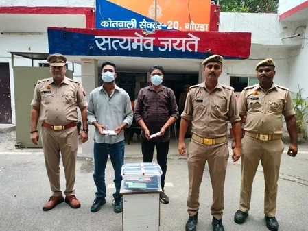 नोएडा: टैक्सी चलाने और फेरी लगाने की आड़ में करते थे मोबाइल चोरी, 49 फोन के साथ दो शातिर अपराधी गिरफ्तार