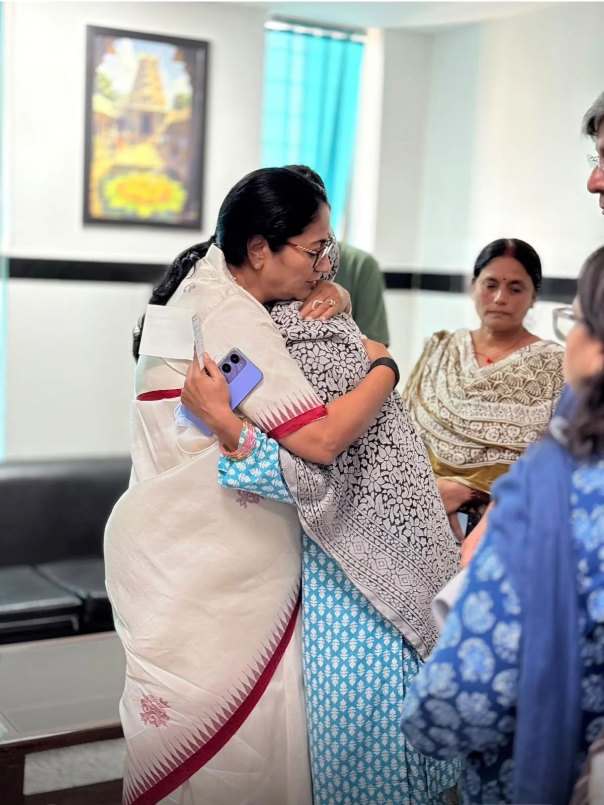सत्य निकेतन इमारत हादसा: मुख्यमंत्री रेखा गुप्ता ने घायलों से की मुलाकात, हरसंभव मदद का दिया भरोसा