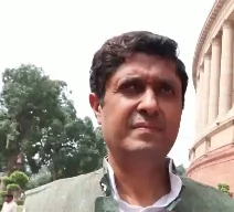 NEET प्रदर्शन: इंडी गठबंधन के सांसदों ने शिक्षा मंत्री प्रह्लाद जोशी को घेरा, माफी की मांग