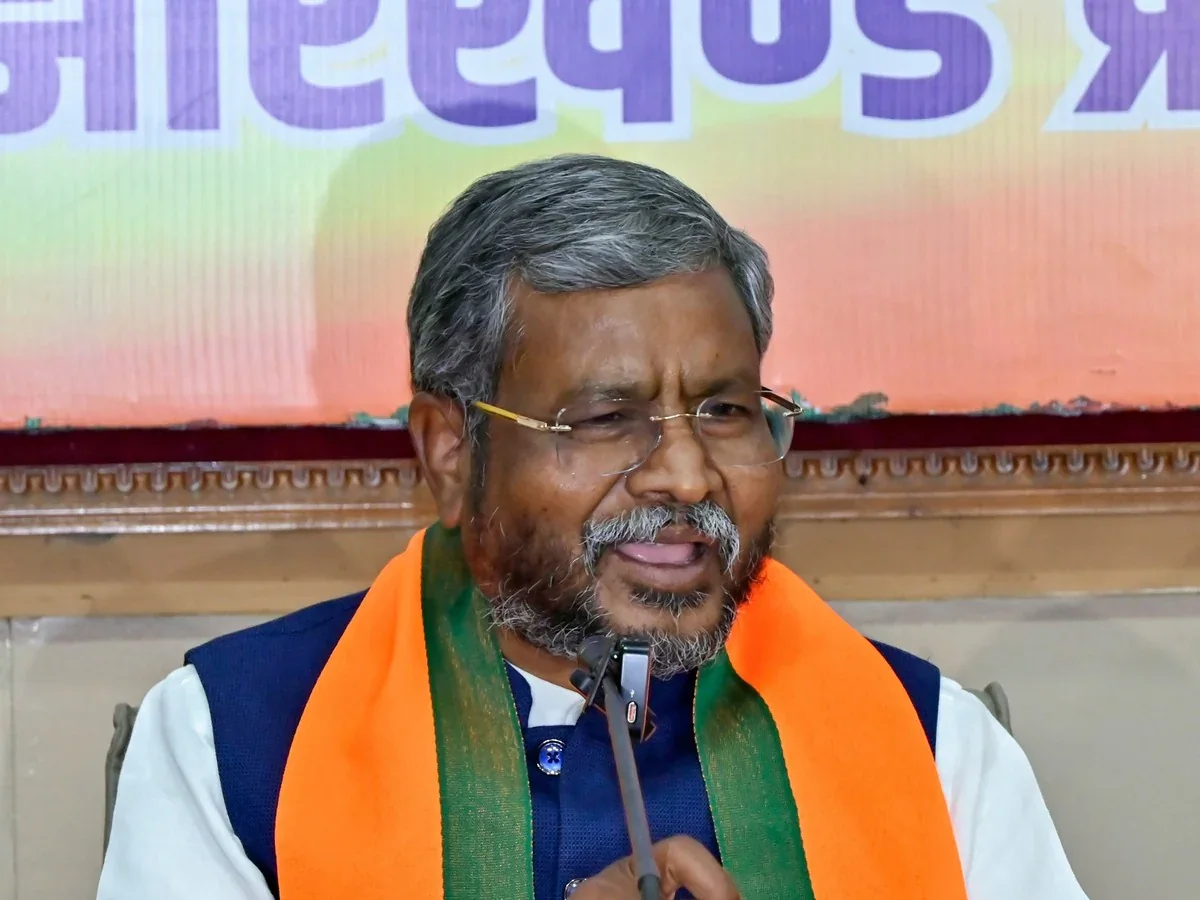 झारखंड में मॉनसून के दौरान भी बेरोकटोक बालू खनन, बाबूलाल मरांडी ने सरकार से पूछे तीखे सवाल