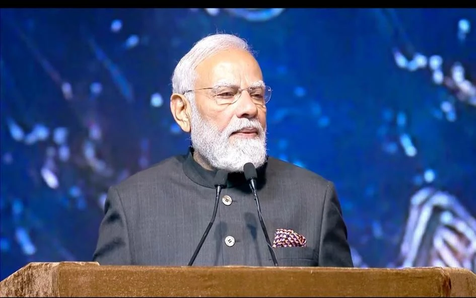 एग्रीवोल्टाइक्स: क्या है यह तकनीक जो खेती के साथ बिजली बनाकर किसानों की आय दोगुनी कर सकती है?