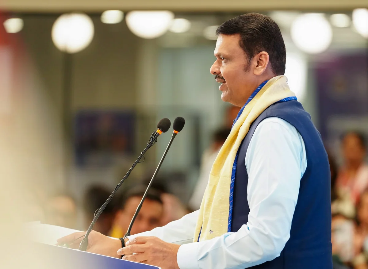 फडणवीस का कांग्रेस पर पलटवार, सिब्बल का पुराना वीडियो दिखाकर पूछा- अब SIR पर दोहरा रवैया क्यों?