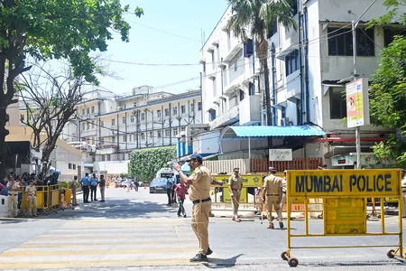 मुंबई में 10 कुख्यात अपराधियों पर बड़ी कार्रवाई, एक साल के लिए शहर से किए गए तड़ीपार