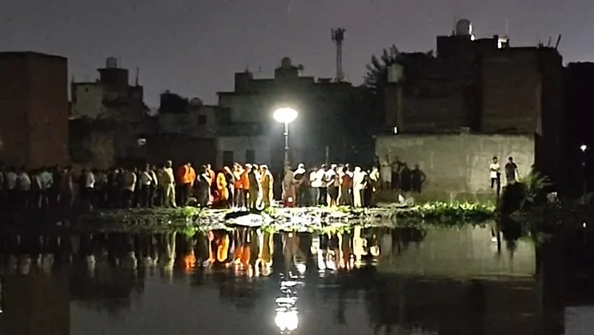 ग्रेटर नोएडा: हिंडन नदी में नाव बांधते हुए बहे दो युवक, NDRF और SDRF का सघन तलाशी अभियान जारी