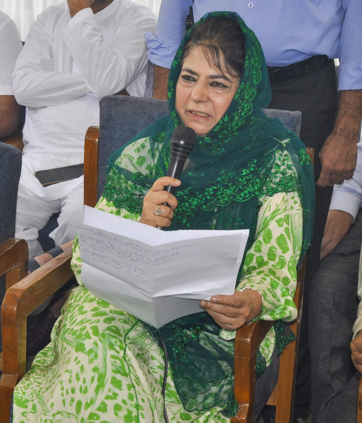 महबूबा मुफ्ती का उमर सरकार पर आरोप: 'बुलडोजर के खिलाफ वोट मिला, अब PDP पर ही हो रहा इस्तेमाल'