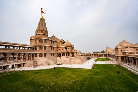 राम मंदिर ट्रस्ट में कथित गड़बड़ी: निर्मोhi अखाड़ा सुप्रीम कोर्ट पहुंचा, पुनर्गठन और फॉरेंसिक ऑडिट की मांग