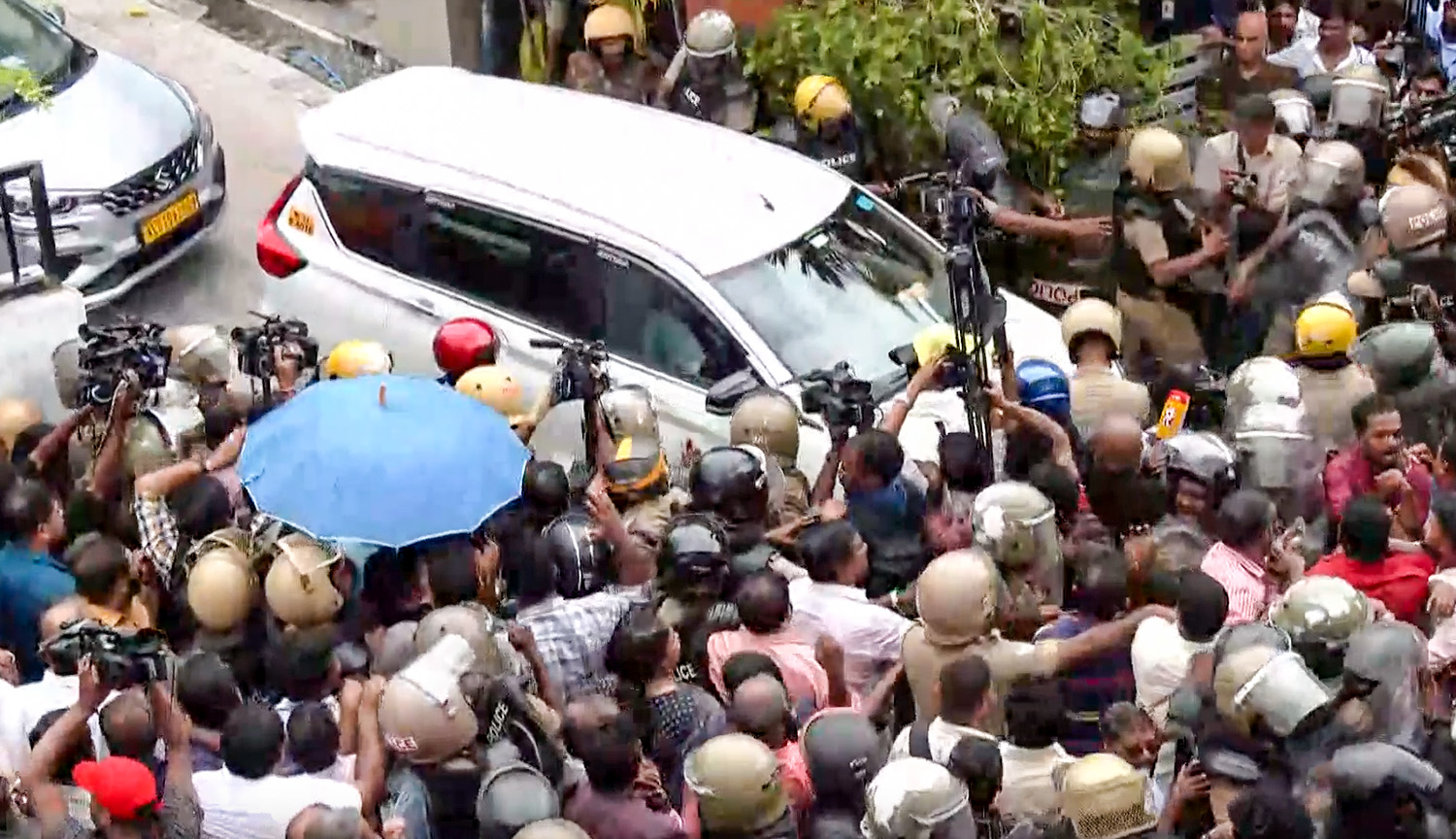 केरल: ED अधिकारियों पर हमला मामले में एक और गिरफ्तारी, मुख्य आरोपी अब भी पकड़ से बाहर