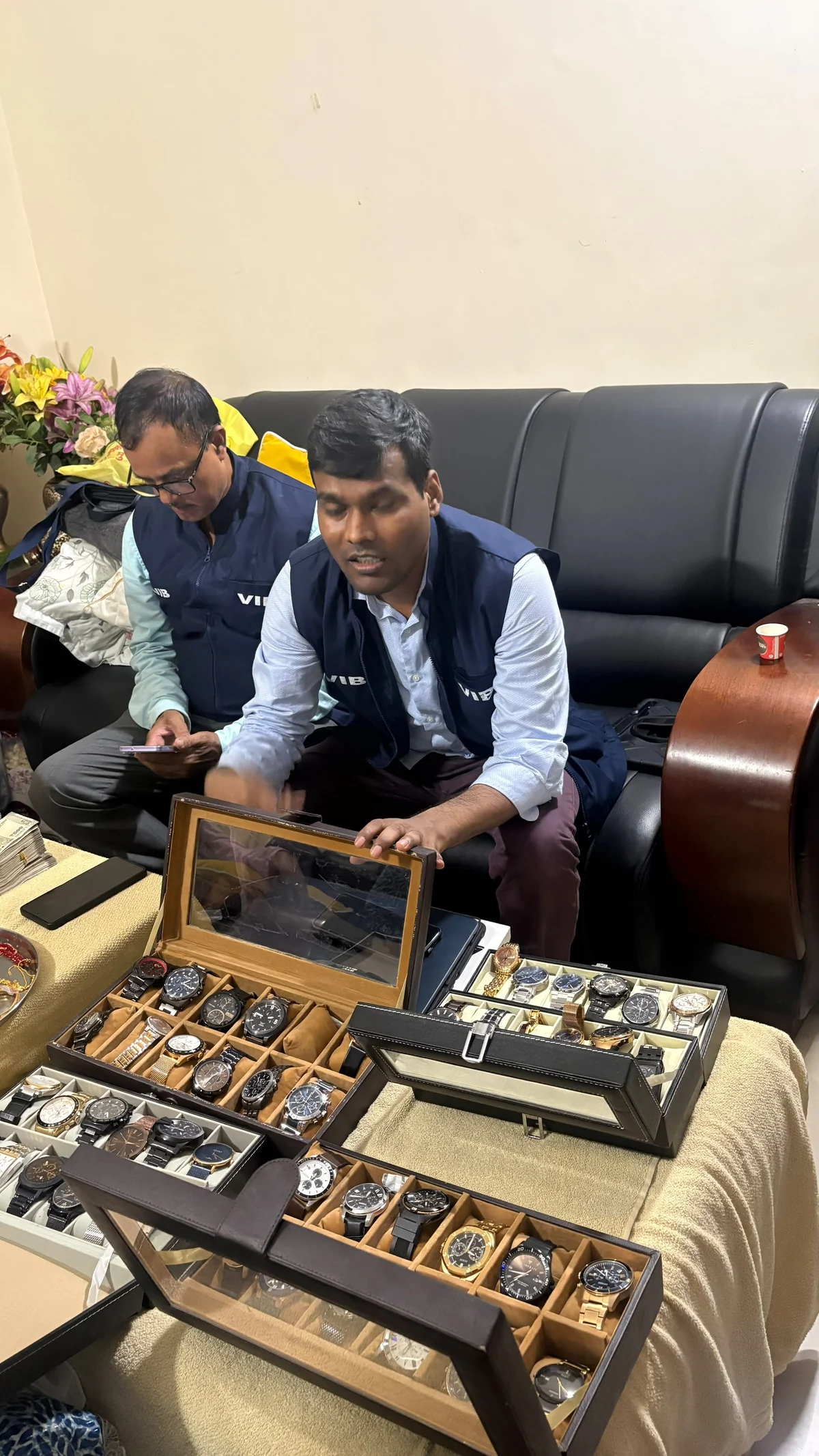 पटना: आय से अधिक संपत्ति मामले में ADM और उनकी सब-रजिस्ट्रार पत्नी के ठिकानों पर छापा