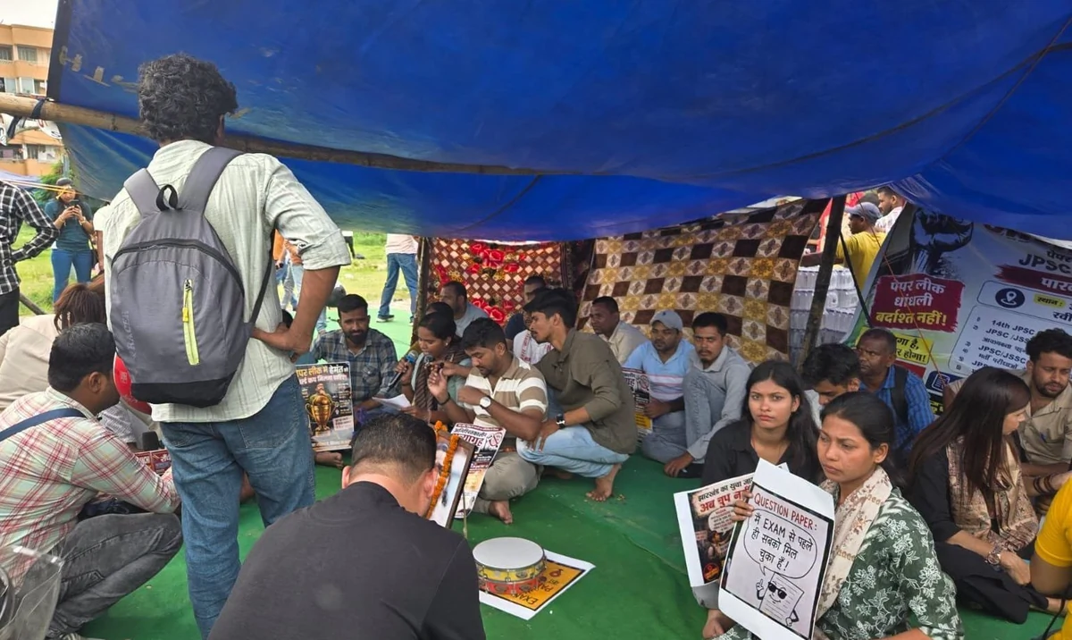रांची में भर्ती परीक्षा विवाद: JPSC के खिलाफ छात्रों का सत्याग्रह 9वें दिन भी जारी, छात्र नेता ने शुरू की भूख हड़ताल