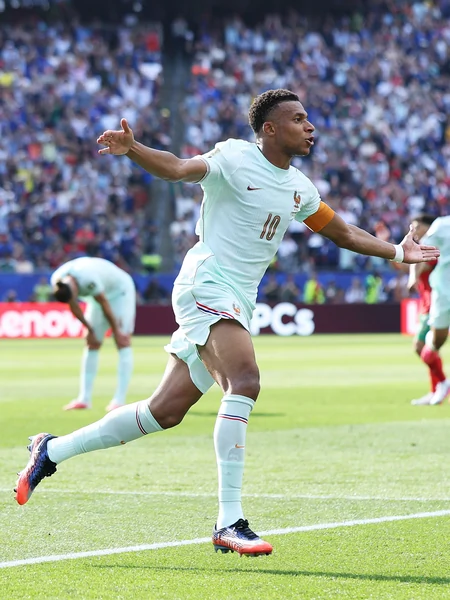 FIFA विश्व कप: एम्बाप्पे-डेम्बेल के गोल से फ्रांस सेमीफाइनल में, मोरक्को का सफर खत्म
