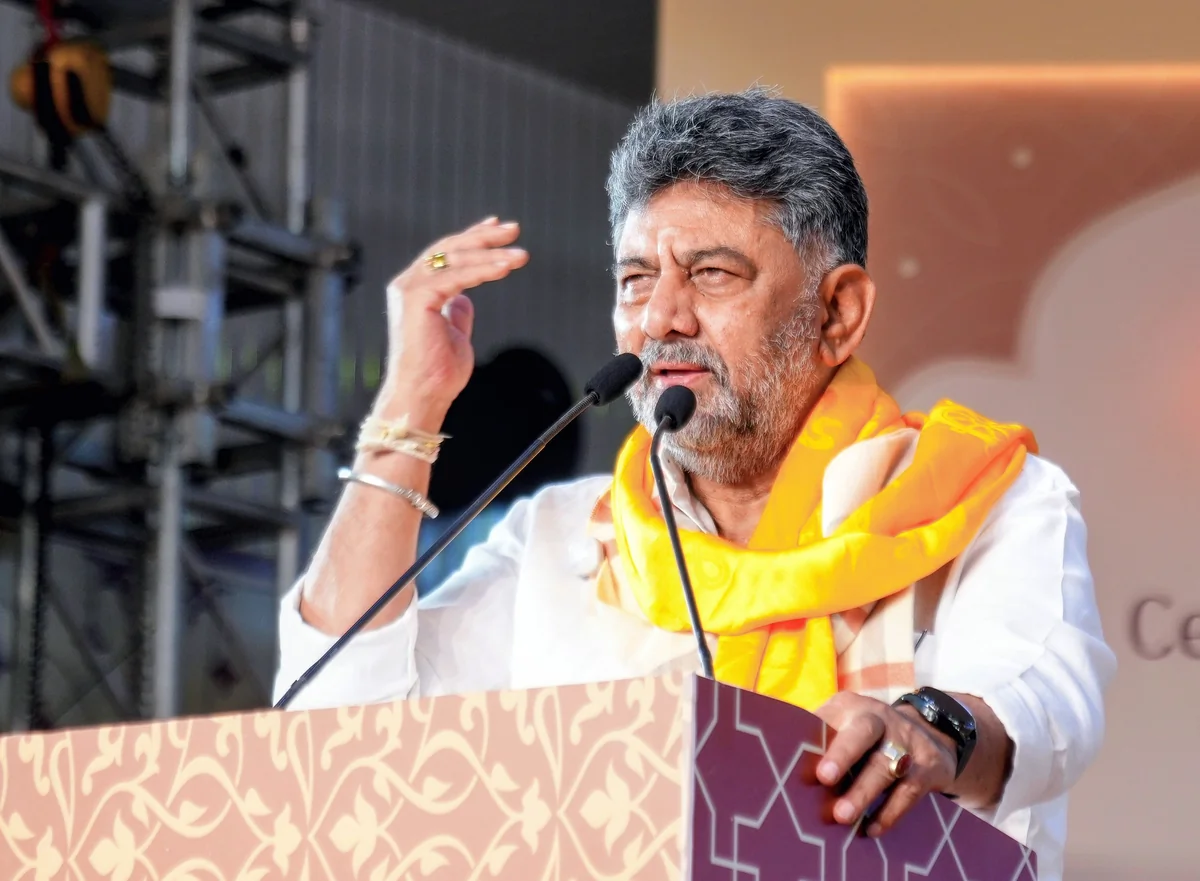 कर्नाटक: CM शिवकुमार ने चुनाव आयोग को बताया 'वोट चोर', राष्ट्रपति से की भंग करने की मांग