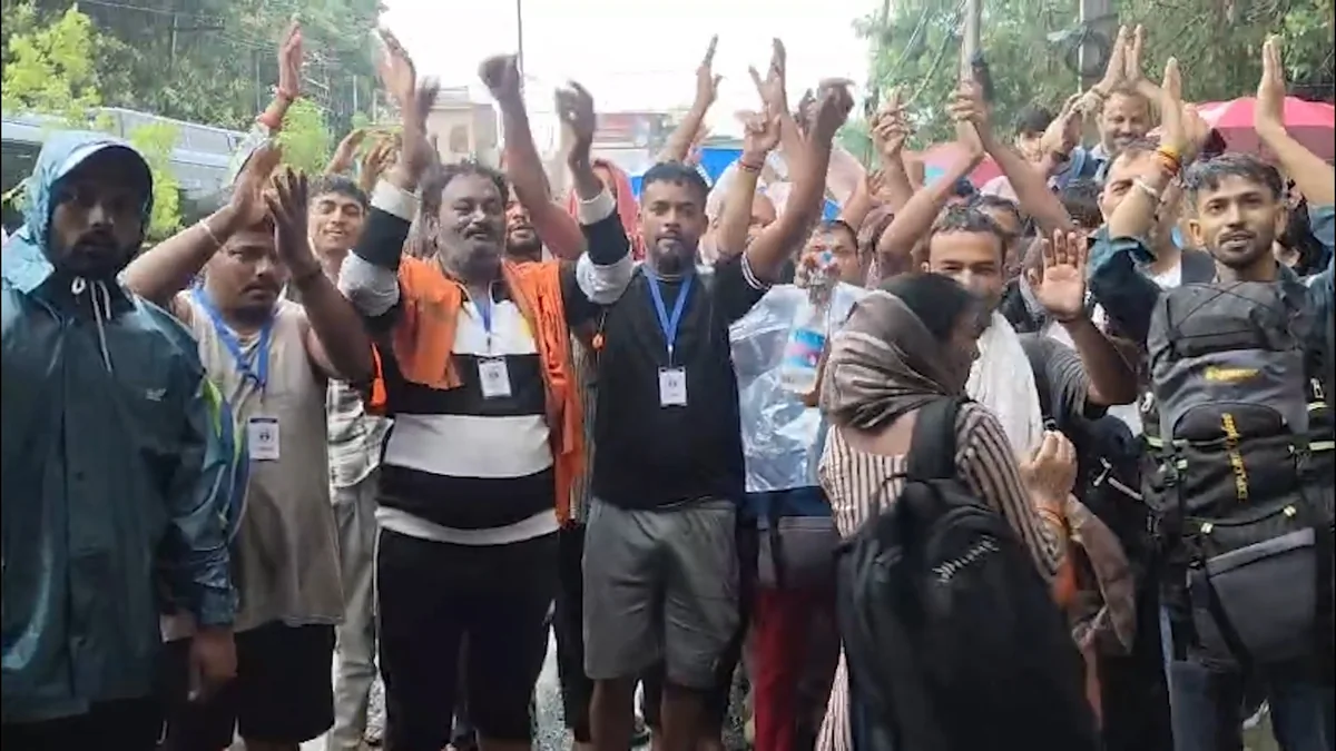 अमरनाथ यात्रा: खराब मौसम के कारण लगातार तीसरे दिन भी यात्रा स्थगित, प्रशासन के फैसले से सहमत श्रद्धालु