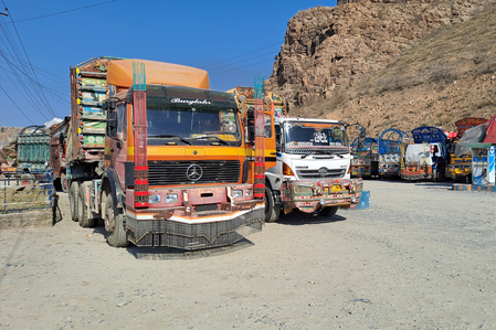 अफगानिस्तान से व्यापार रुका, पाकिस्तान के दवा निर्यात में 30% से ज़्यादा की भारी गिरावट