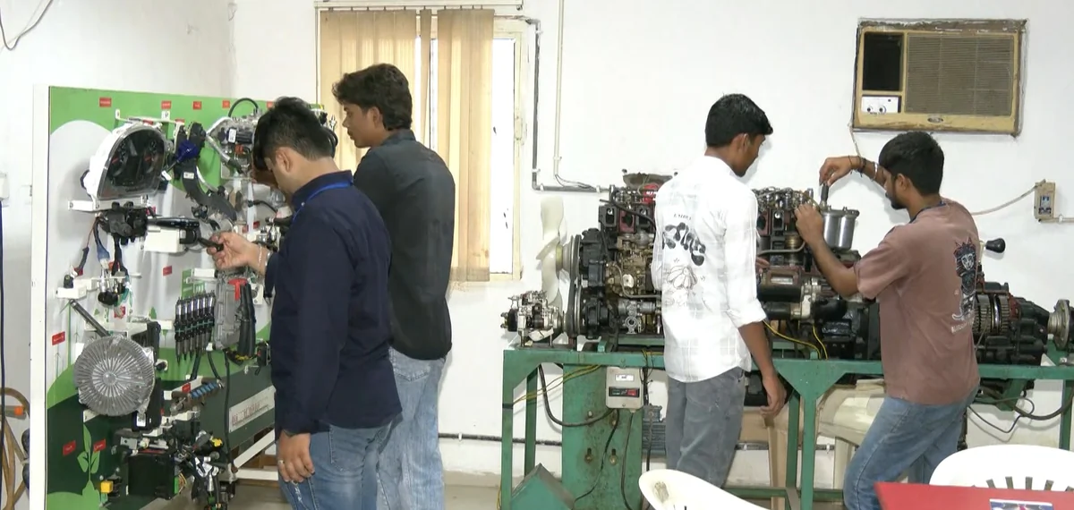 गुजरात: स्किल डेवलपमेंट मिशन से युवाओं को मिल रही नई राह, 90% तक प्लेसमेंट का दावा