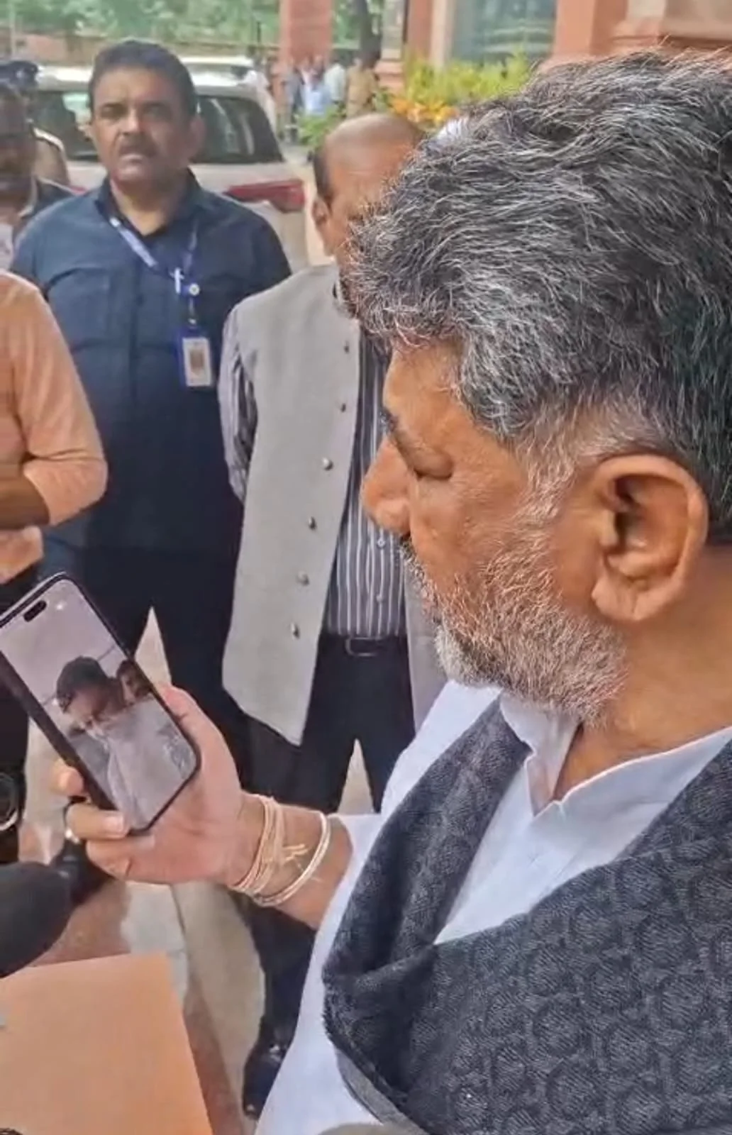नेपाल बाढ़: कर्नाटक के 17 तीर्थयात्री अब भी लापता, मुख्यमंत्री ने survivor से बात कर बढ़ाया हौसला
