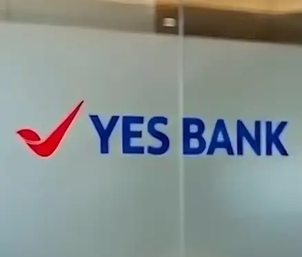 सुप्रीम कोर्ट के फैसले से यस बैंक पर बढ़ा दबाव, ब्रोकरेज फर्मों ने घटाई रेटिंग और शेयर गिरे