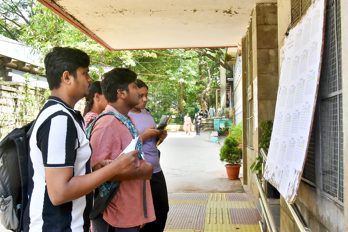 उच्च शिक्षा में एक करोड़ से ज़्यादा नए छात्र, एक दशक में लड़कियों की भागीदारी 42% बढ़ी