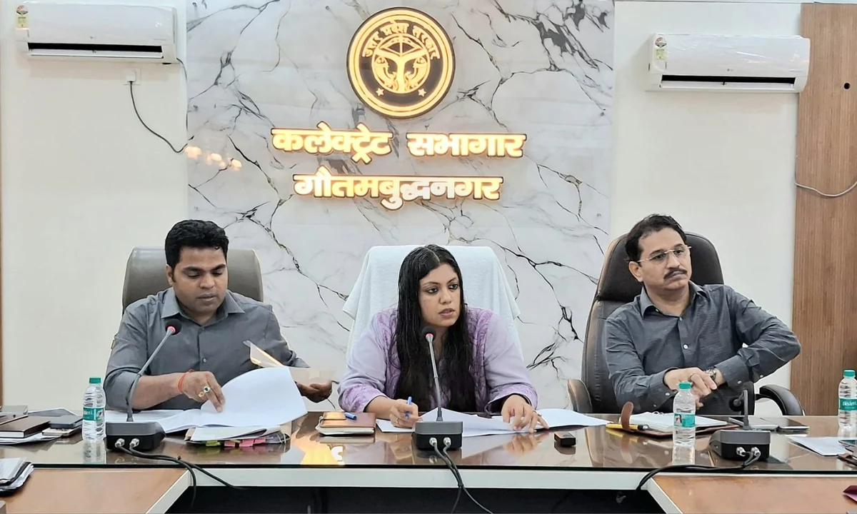 नोएडा-ग्रेटर नोएडा: फीस नियमों की अनदेखी पर 7 बड़े स्कूलों पर लगा 7 लाख का जुर्माना