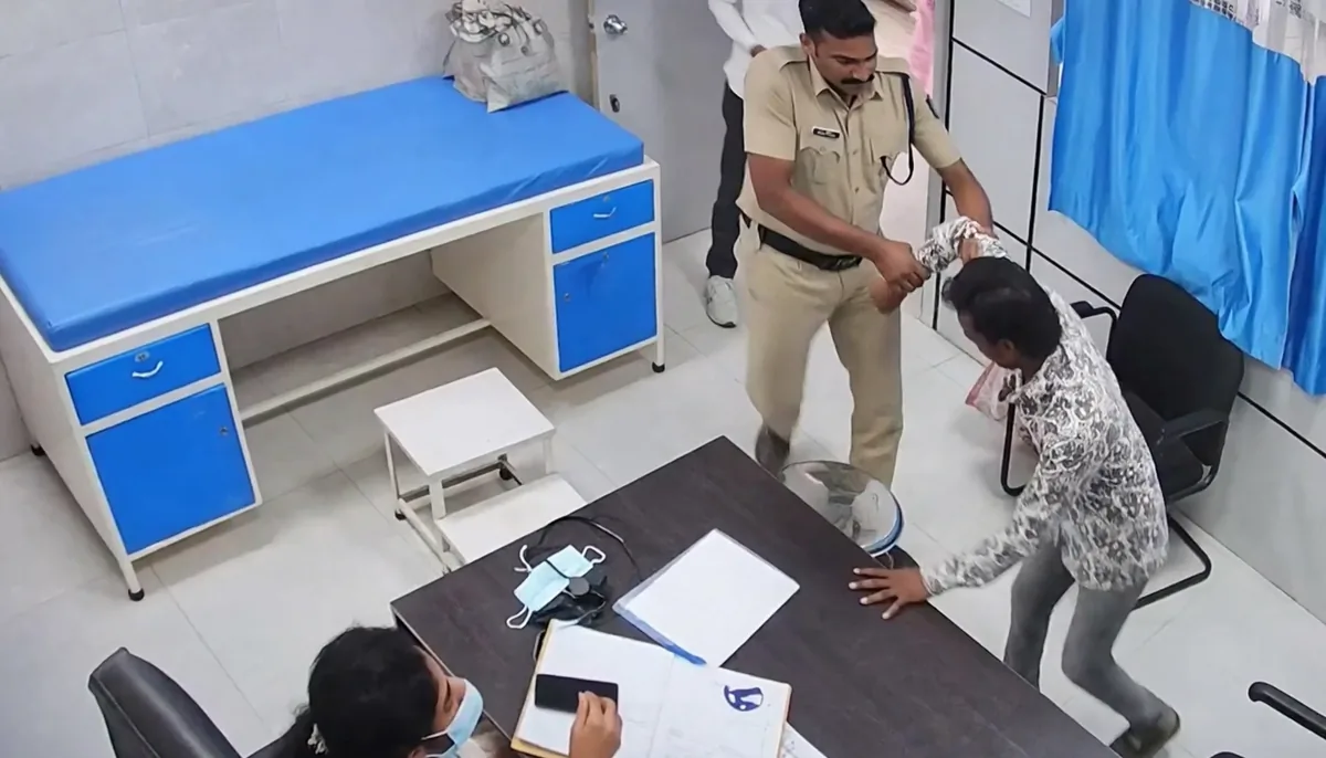 महाराष्ट्र: मेडिकल जांच के दौरान आरोपी ने महिला डॉक्टर को मारा थप्पड़, डॉक्टरों की सुरक्षा पर फिर उठे सवाल